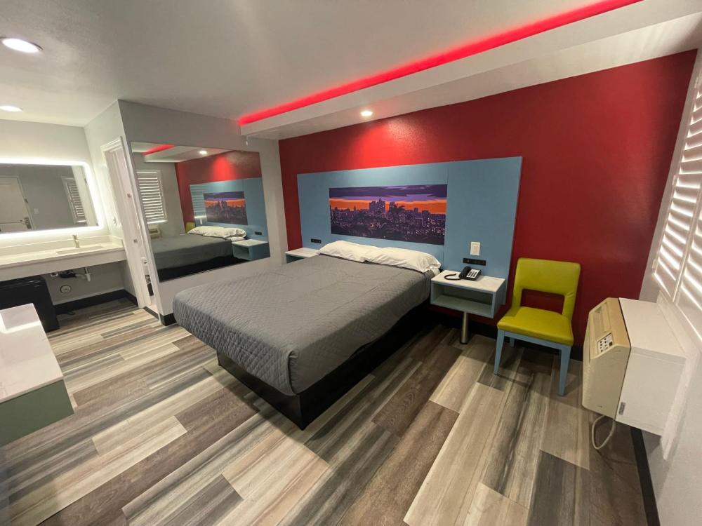 Queen Room interior
